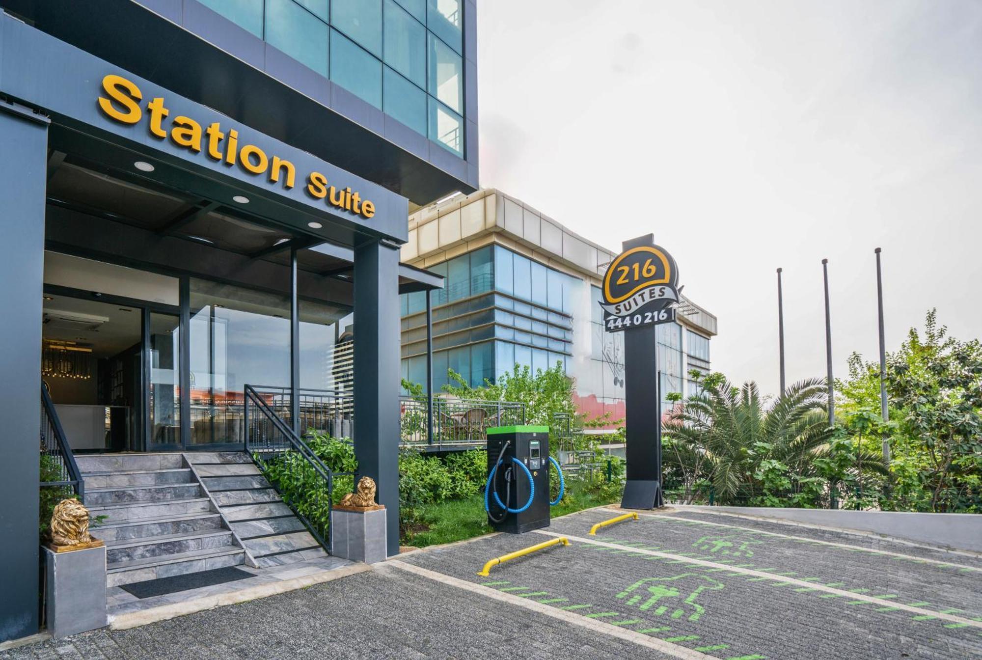 216 Station Suite 盖布泽 外观 照片
